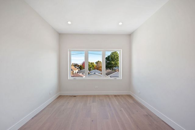 4959 N Merrimac Avenue, Chicago, IL 60630