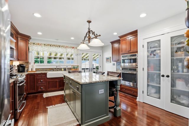 810 W Pine Street, Zionsville, IN 46077