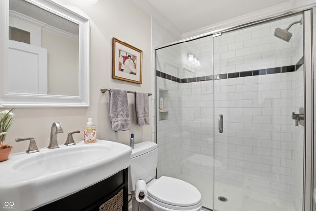 810 W Pine Street, Zionsville, IN 46077