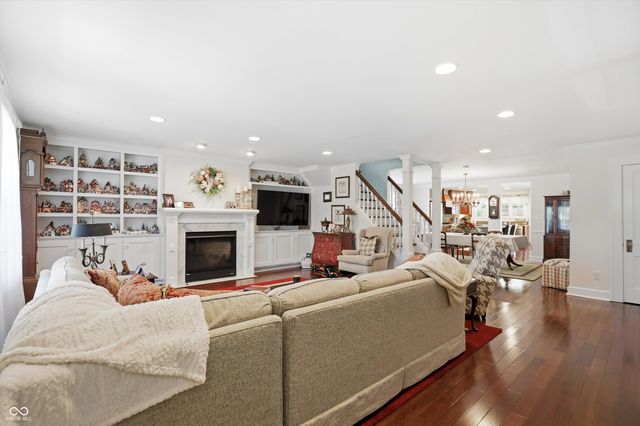 810 W Pine Street, Zionsville, IN 46077