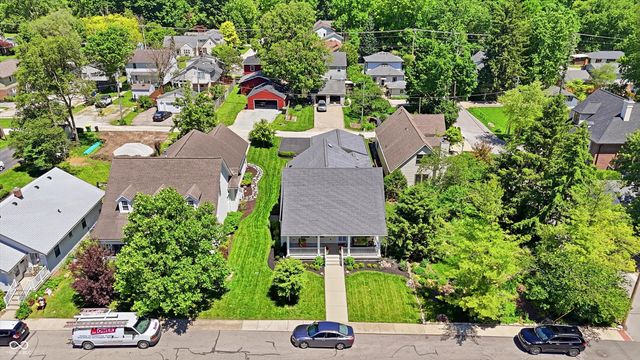 810 W Pine Street, Zionsville, IN 46077