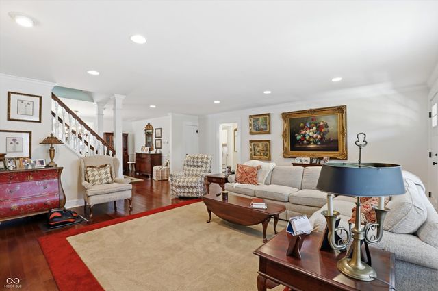 810 W Pine Street, Zionsville, IN 46077