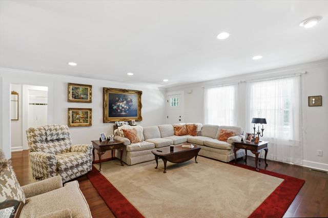 810 W Pine Street, Zionsville, IN 46077