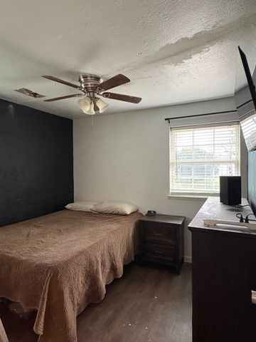 712 SW SUNNYBROOK Drive, Burleson, TX 76028