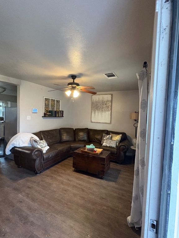 712 SW SUNNYBROOK Drive, Burleson, TX 76028