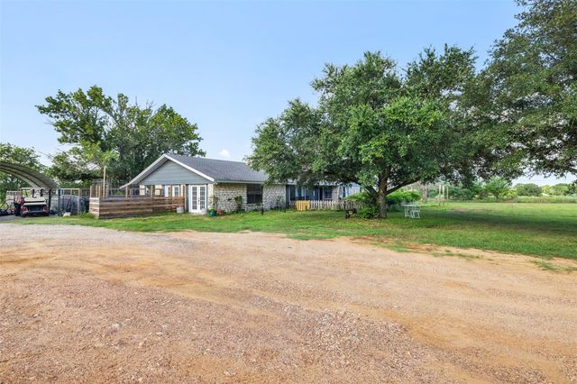1015 Fm 112 RD, Lexington, TX 78947
