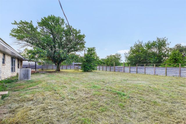 1015 Fm 112 RD, Lexington, TX 78947