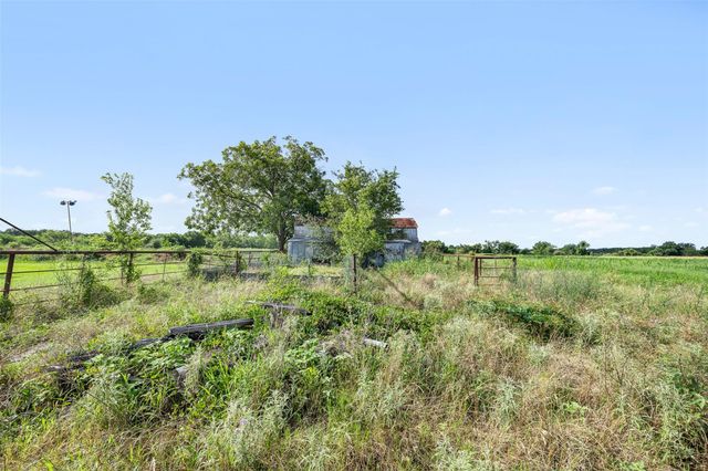 1015 Fm 112 RD, Lexington, TX 78947