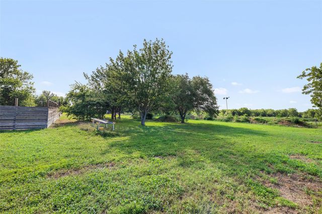 1015 Fm 112 RD, Lexington, TX 78947