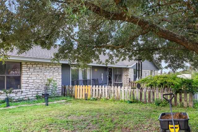 1015 Fm 112 RD, Lexington, TX 78947