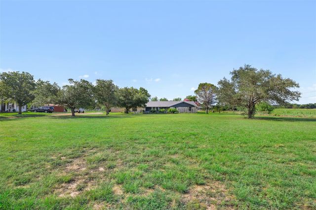 1015 Fm 112 RD, Lexington, TX 78947