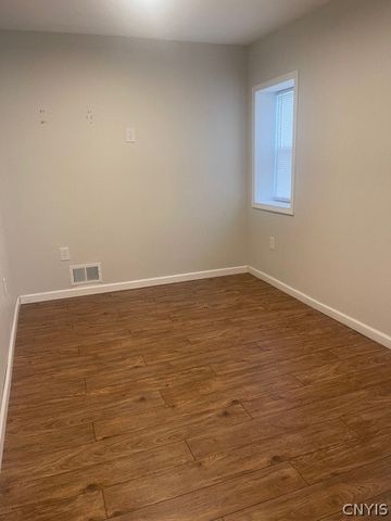 26 East 10th Street, Oswego, NY 13126