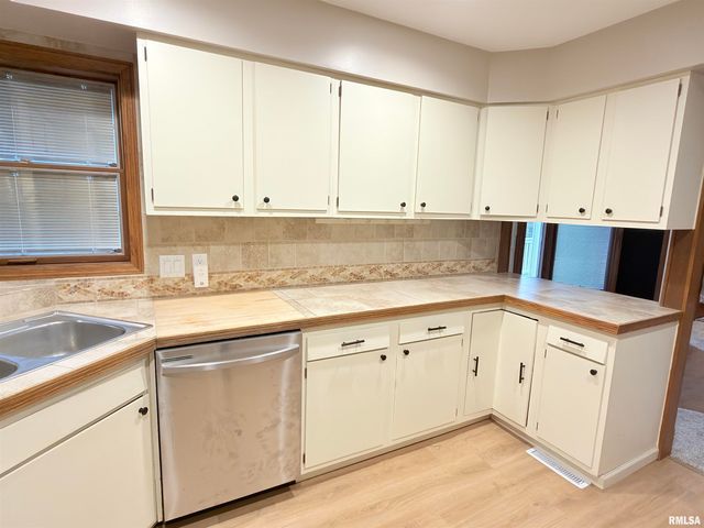 3301 STANTON Street, Springfield, IL 62703