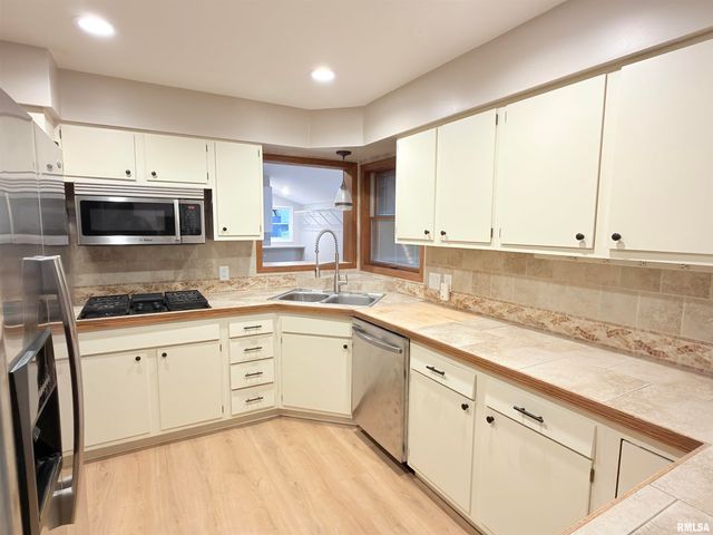 3301 STANTON Street, Springfield, IL 62703