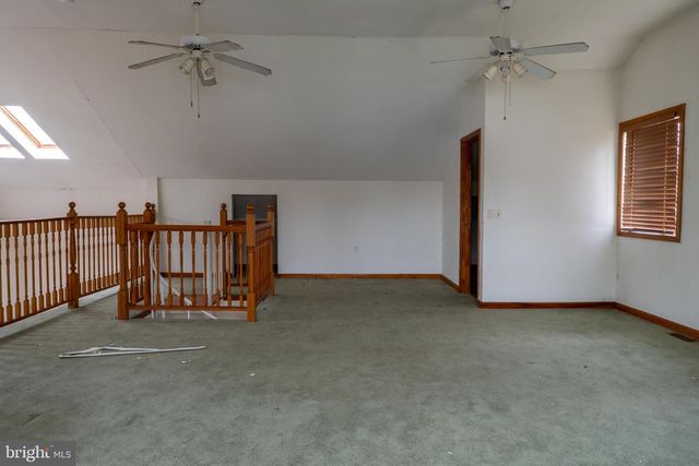 802 CREEK RD, Essex, MD 21221
