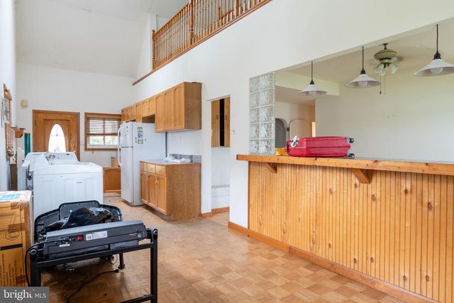 802 CREEK RD, Essex, MD 21221