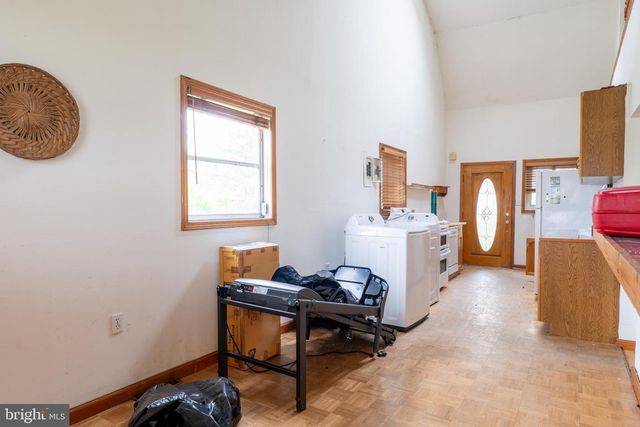 802 CREEK RD, Essex, MD 21221