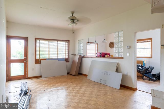 802 CREEK RD, Essex, MD 21221