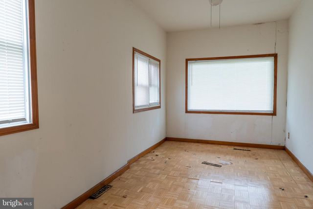 802 CREEK RD, Essex, MD 21221