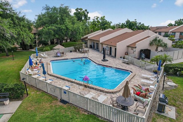 2522 CLUBHOUSE DRIVE 204, Sarasota, FL 34232
