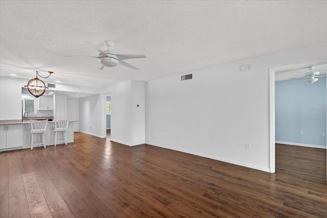 2522 CLUBHOUSE DRIVE 204, Sarasota, FL 34232