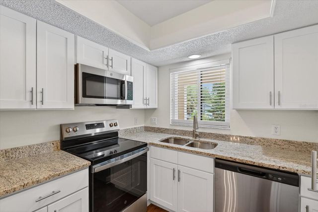 2522 CLUBHOUSE DRIVE 204, Sarasota, FL 34232