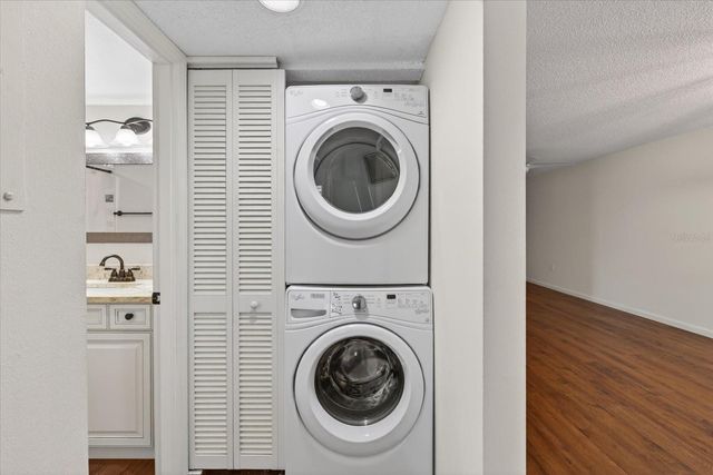 2522 CLUBHOUSE DRIVE 204, Sarasota, FL 34232