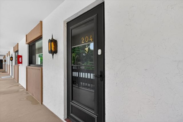 2522 CLUBHOUSE DRIVE 204, Sarasota, FL 34232