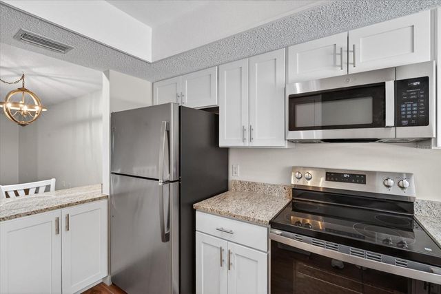 2522 CLUBHOUSE DRIVE 204, Sarasota, FL 34232