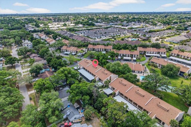 2522 CLUBHOUSE DRIVE 204, Sarasota, FL 34232