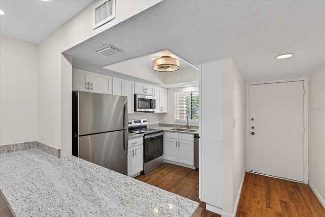 2522 CLUBHOUSE DRIVE 204, Sarasota, FL 34232
