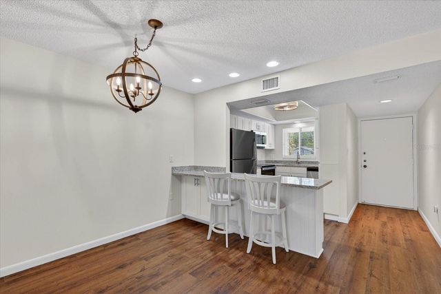 2522 CLUBHOUSE DRIVE 204, Sarasota, FL 34232