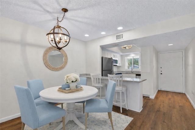 2522 CLUBHOUSE DRIVE 204, Sarasota, FL 34232
