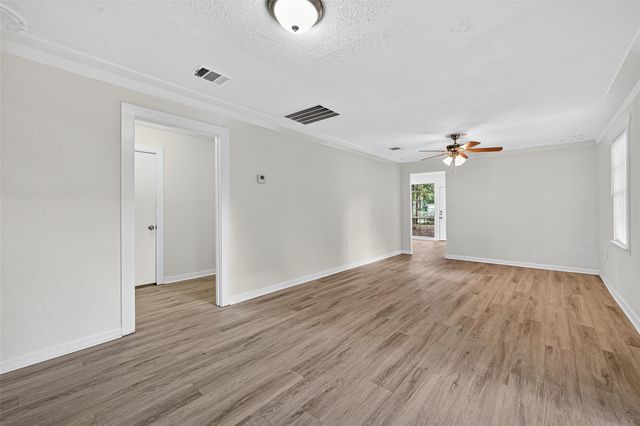 16643 Lake Circle, Conroe, TX 77302