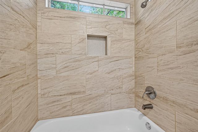 16643 Lake Circle, Conroe, TX 77302