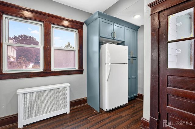 11 S Livingston Avenue S, Fords, NJ 08863