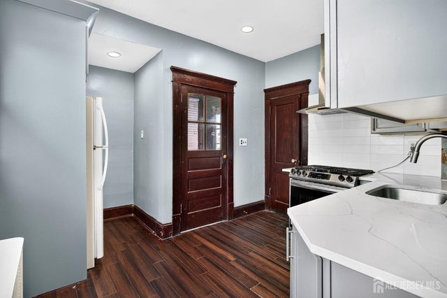 11 S Livingston Avenue S, Fords, NJ 08863