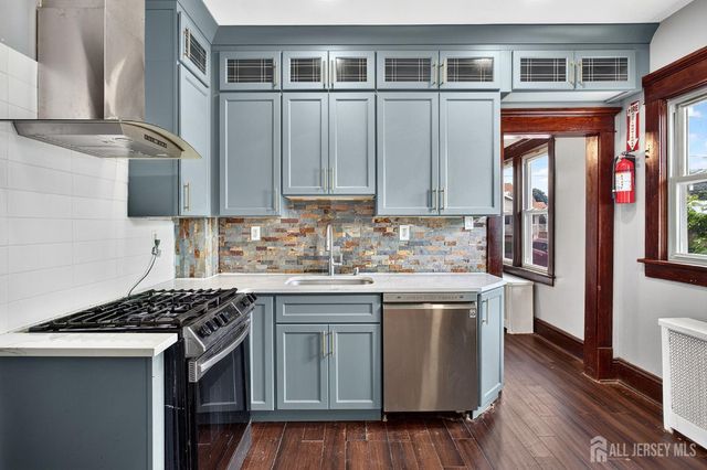 11 S Livingston Avenue S, Fords, NJ 08863