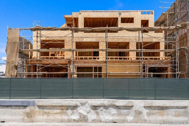 701 Sunset Ct, San Diego, CA 92109