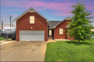 1053 Chardea Dr, Clarksville, TN 37040