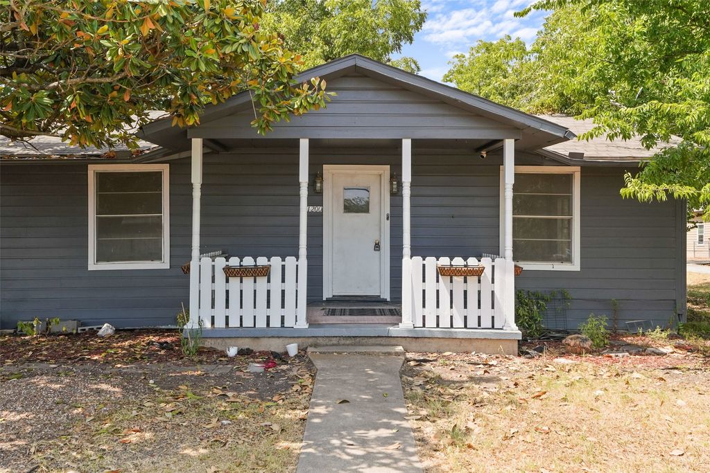1200 S Jackson Street, Kaufman, TX 75142
