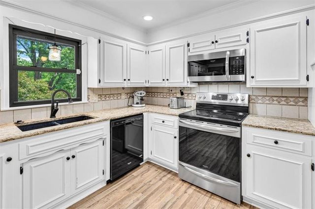 12208 E 62nd Terrace, Kansas City, MO 64133