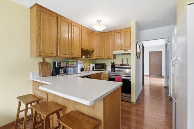 7233 Delaine DRIVE, Oak Creek, WI 53154