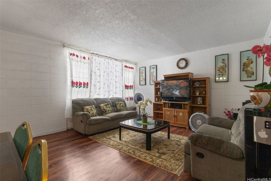 94-246 Leoku Street G226, Waipahu, HI 96797