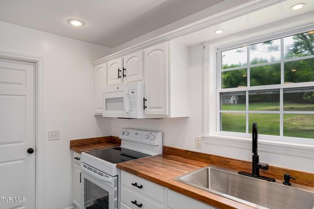 184 County Farm Road, Jonesborough, TN 37659
