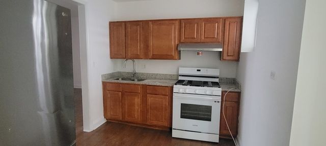 930 W Belmont Avenue 205, Chicago, IL 60657