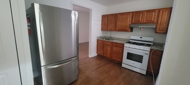 930 W Belmont Avenue 205, Chicago, IL 60657