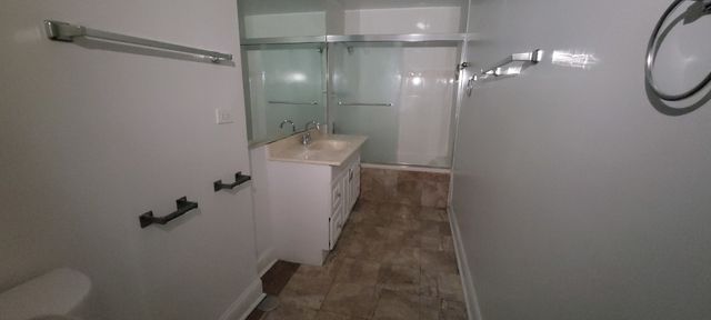 930 W Belmont Avenue 205, Chicago, IL 60657