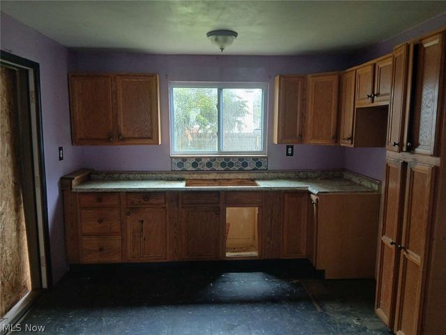 247 Whitney Street, Conneaut, OH 44030