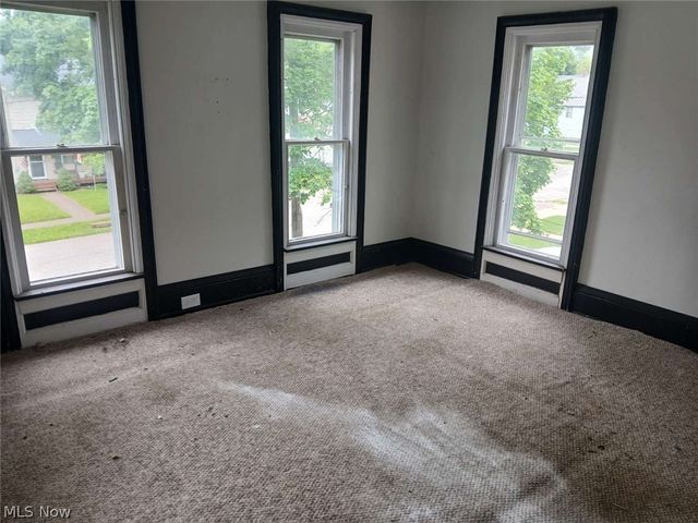 247 Whitney Street, Conneaut, OH 44030